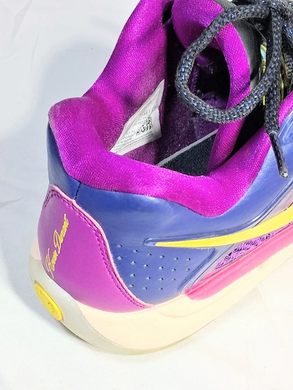 Kevin Durant Nike KD17 Men's Size 7.5 Purple and Fuschia Pink Low Cut Sneakers